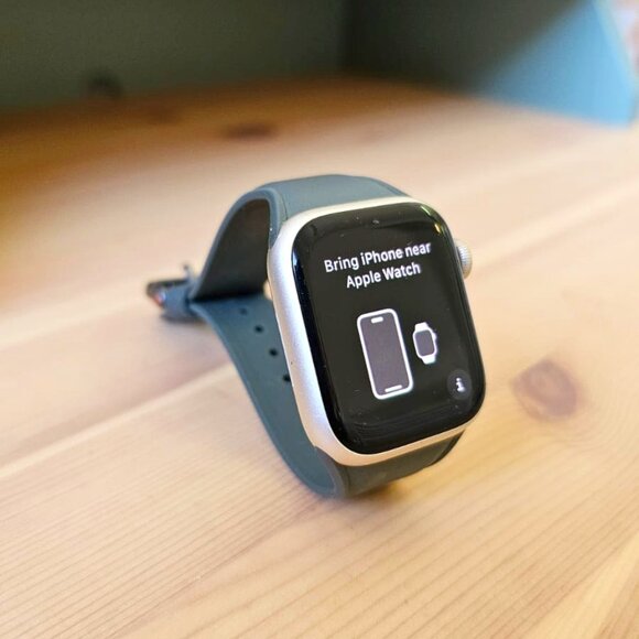 Apple Watch Series 7 - Picture 1 of 4